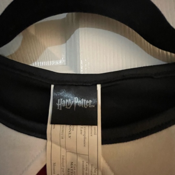 Kids Gryffindor Shirt with sparkly sleeves (18teens) - Picture 6 of 7